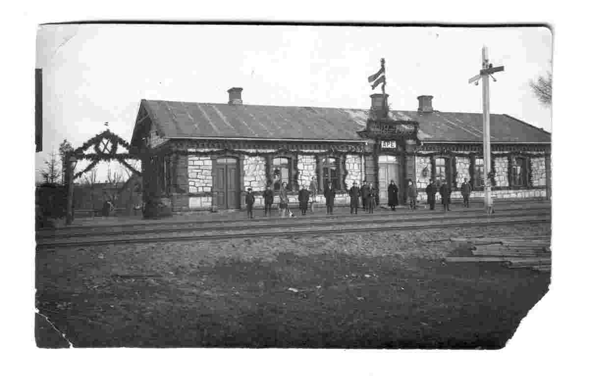 Ape. Railroad station