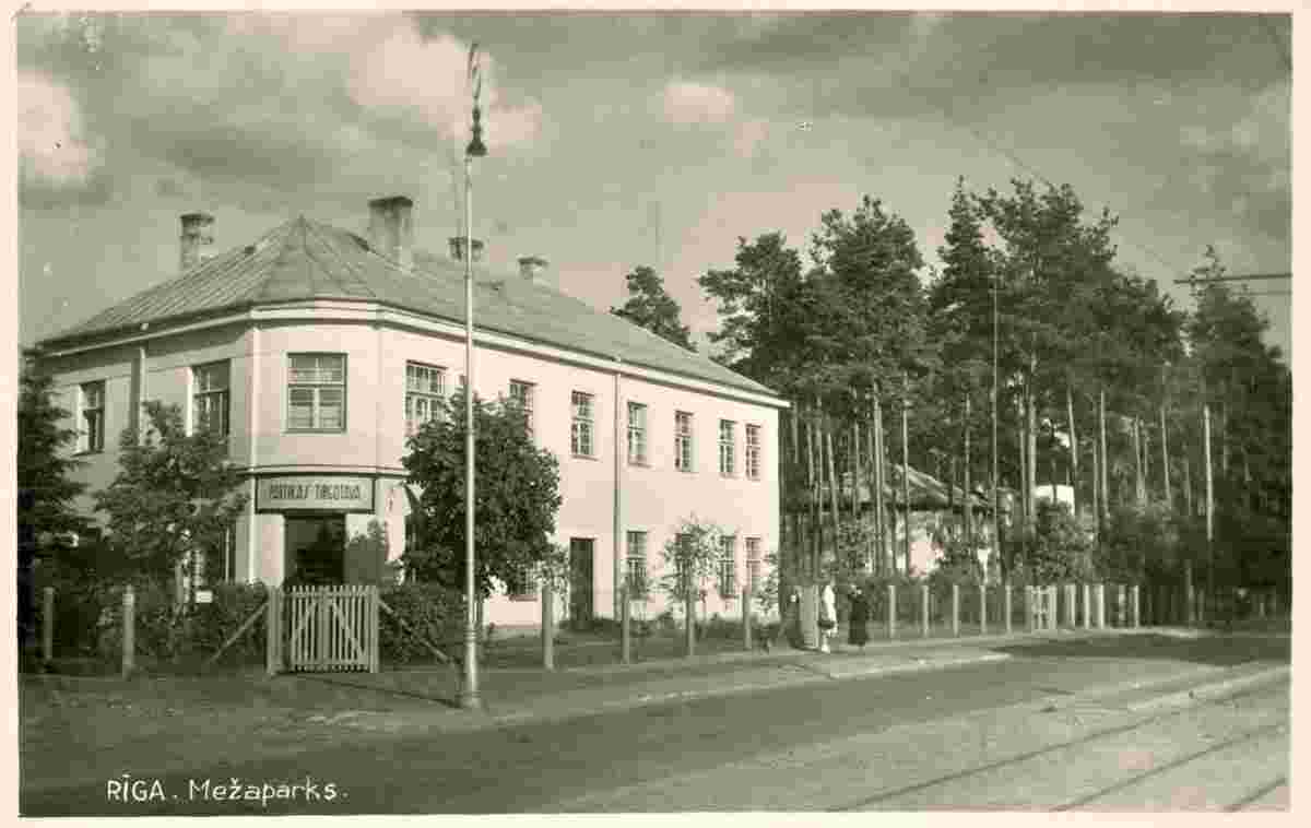 Riga. Residential house built in 1932 with a grocery store on the 1st floor, circa 1935