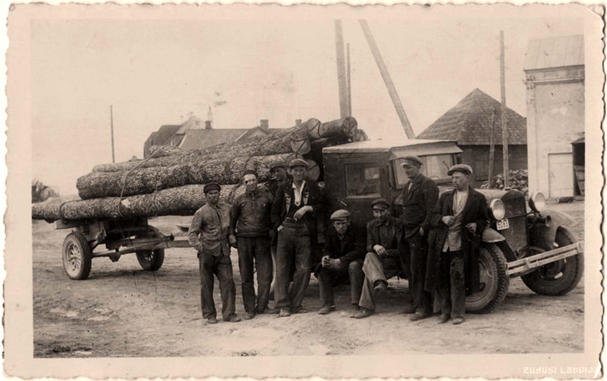 Skrunda. Timber transportation