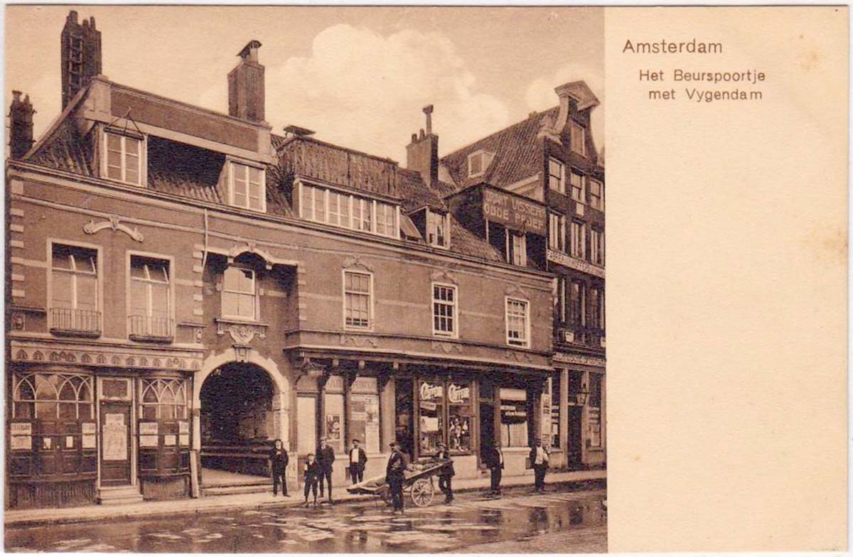 Amsterdam. Beurs gate with Vijgendam - Het Beurspoortje met Vygendam