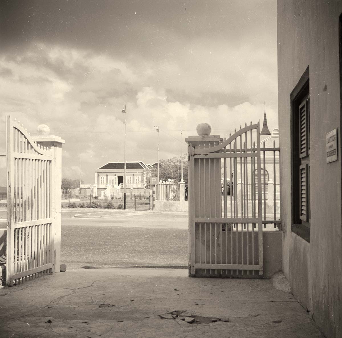 Kralendijk. The government office building on Wilhelmina Square, 1947