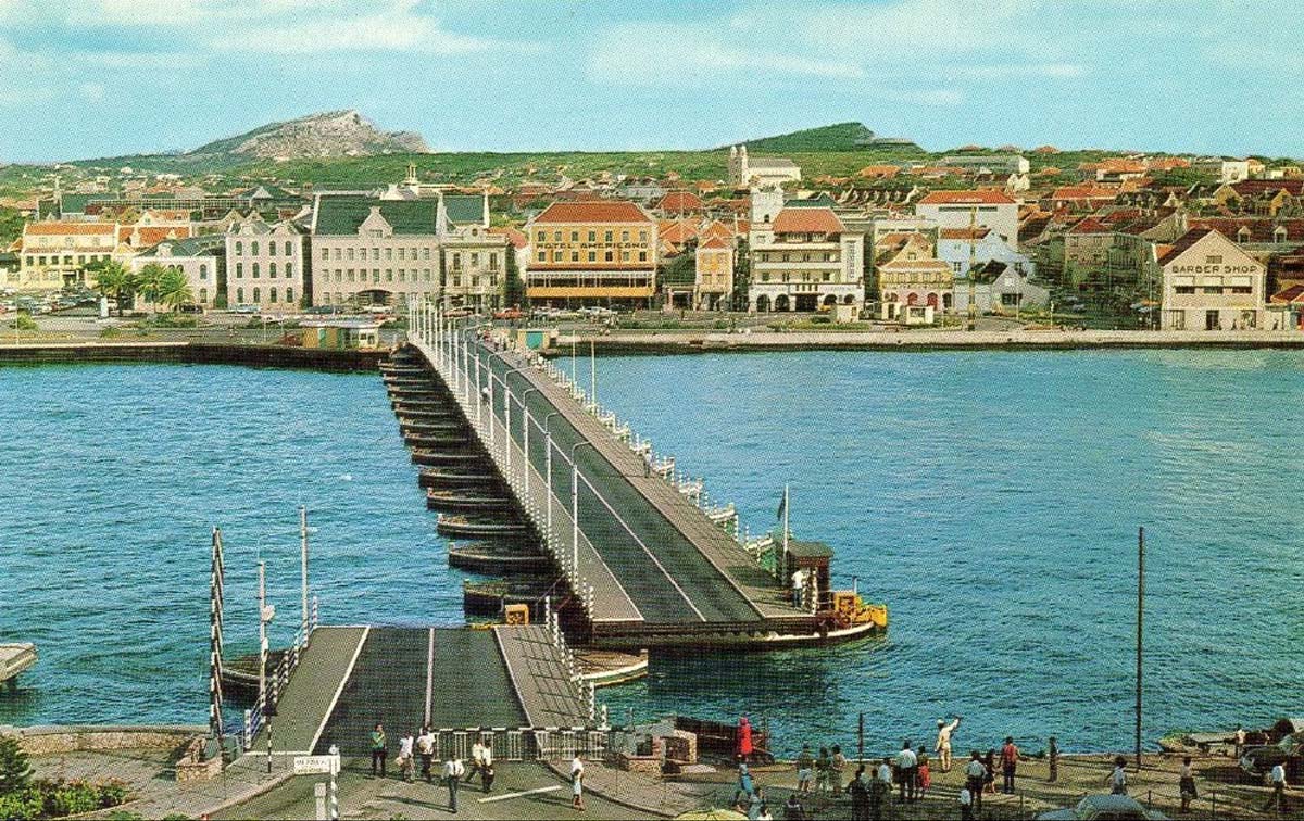 Willemstad. Famous Pontoon Bridge