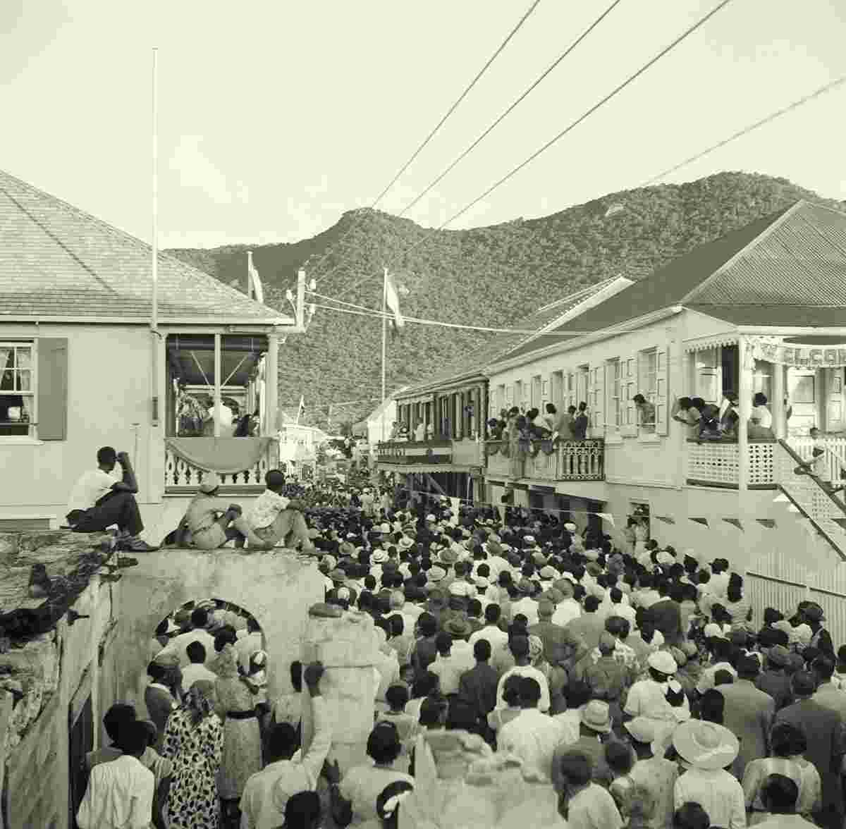 Philipsburg. De Voorstraat during the royal visit, 1955