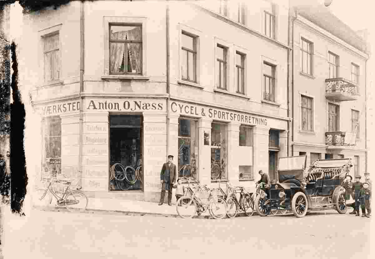 Ålesund. Corner of Kipervikgata and Rådstugata streets, 1910