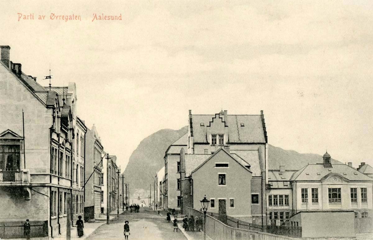Ålesund. Øvregata - Upper street