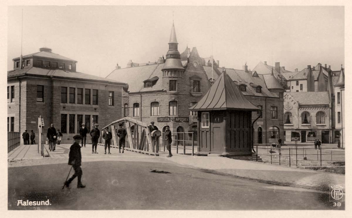 Ålesund. Pharmacy Square - Bridge, Bank and Apotheka