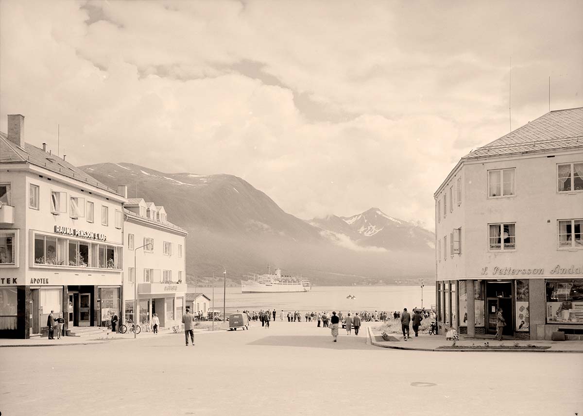 Åndalsnes. Panorama of station, 1956