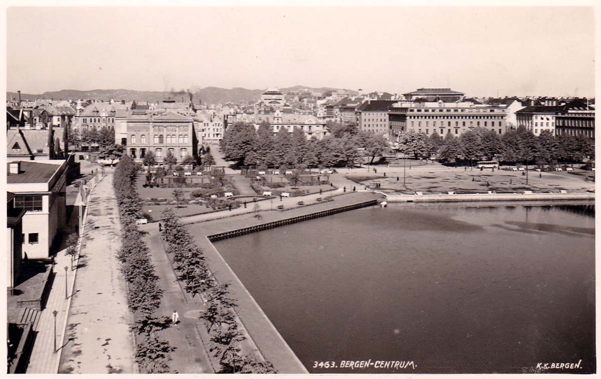 Bergen. Byparken - City park, Lille-Lungegårdsvannet (pond)