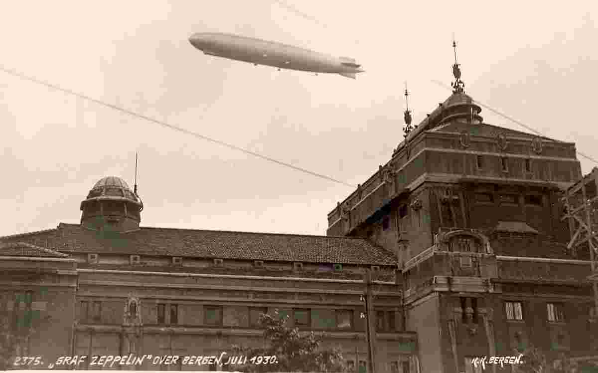 Bergen. 'Graf Zeppelin' over Bergen, Juli, 1930