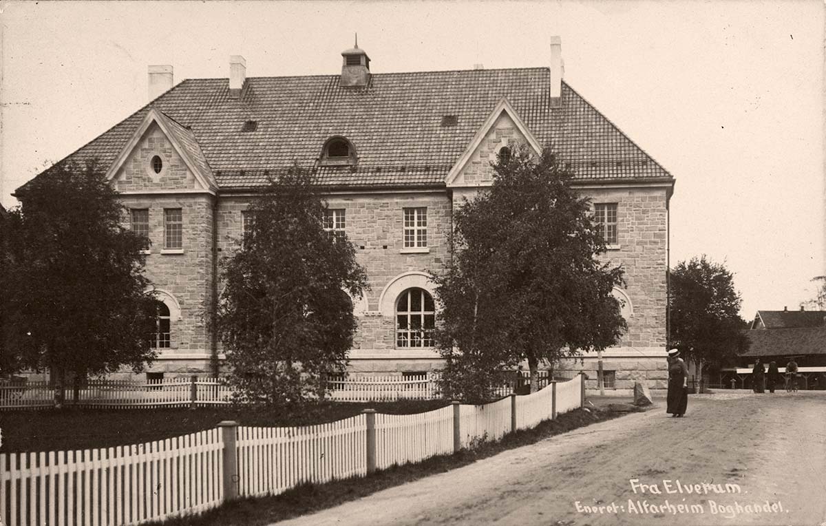 Elverum. Panorama of city building, between 1908 and 1913