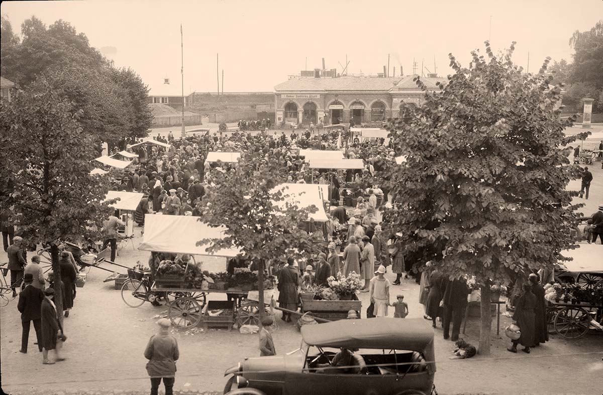 Hamar. Market square, between 1900 and 1950