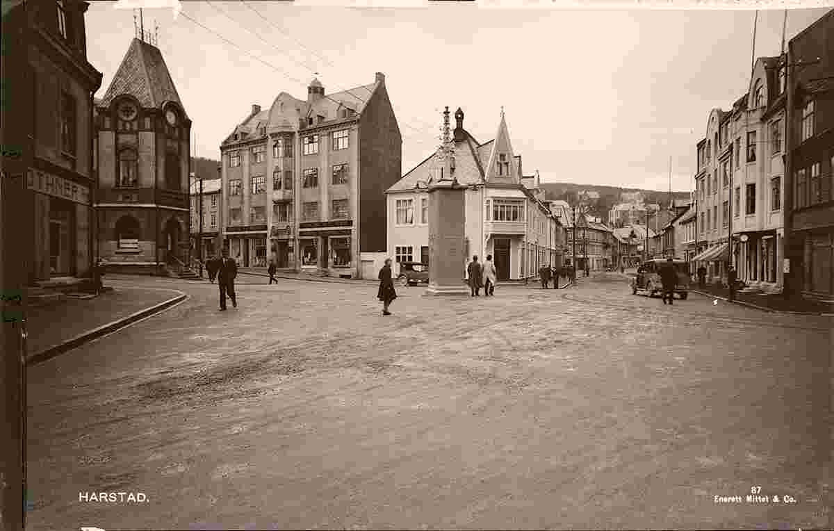 Harstad. Streets crossing, between 1920 and 1950