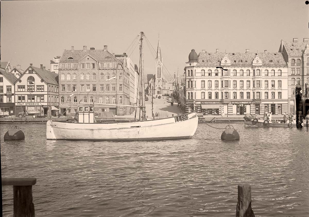 Haugesund. Port, church, between 1900 and 1950