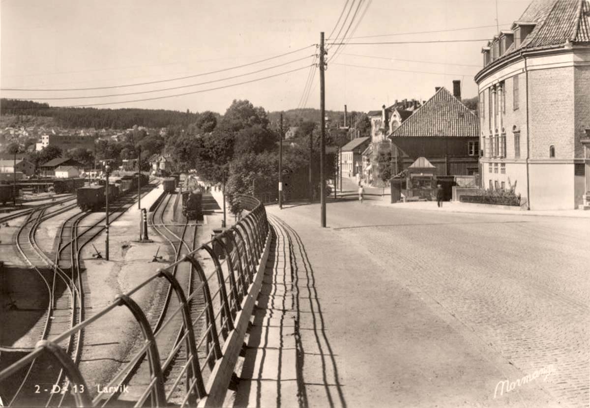 Larvik. Railway Station, Depot