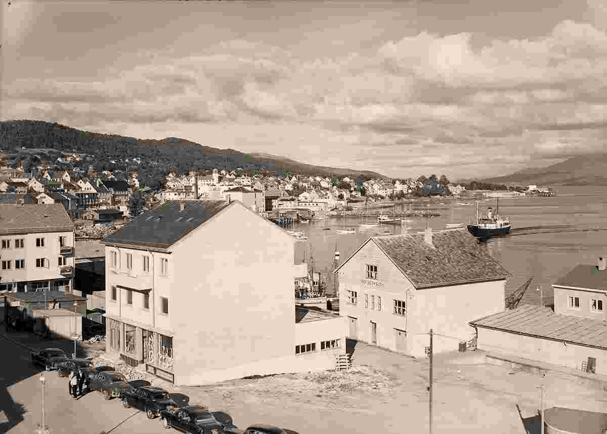 Molde. Panorama of city and harbour, 1953