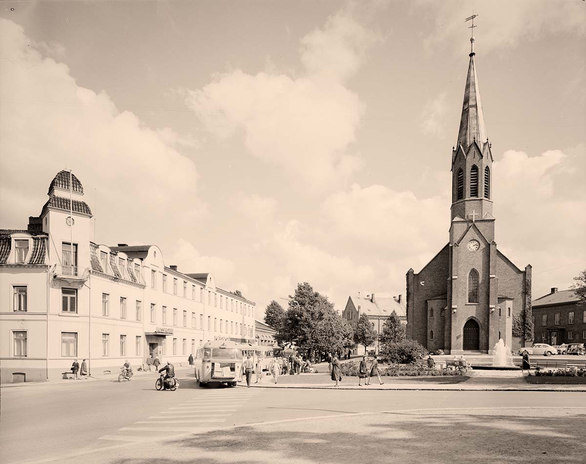 Moss. Church, buses stop, 1963