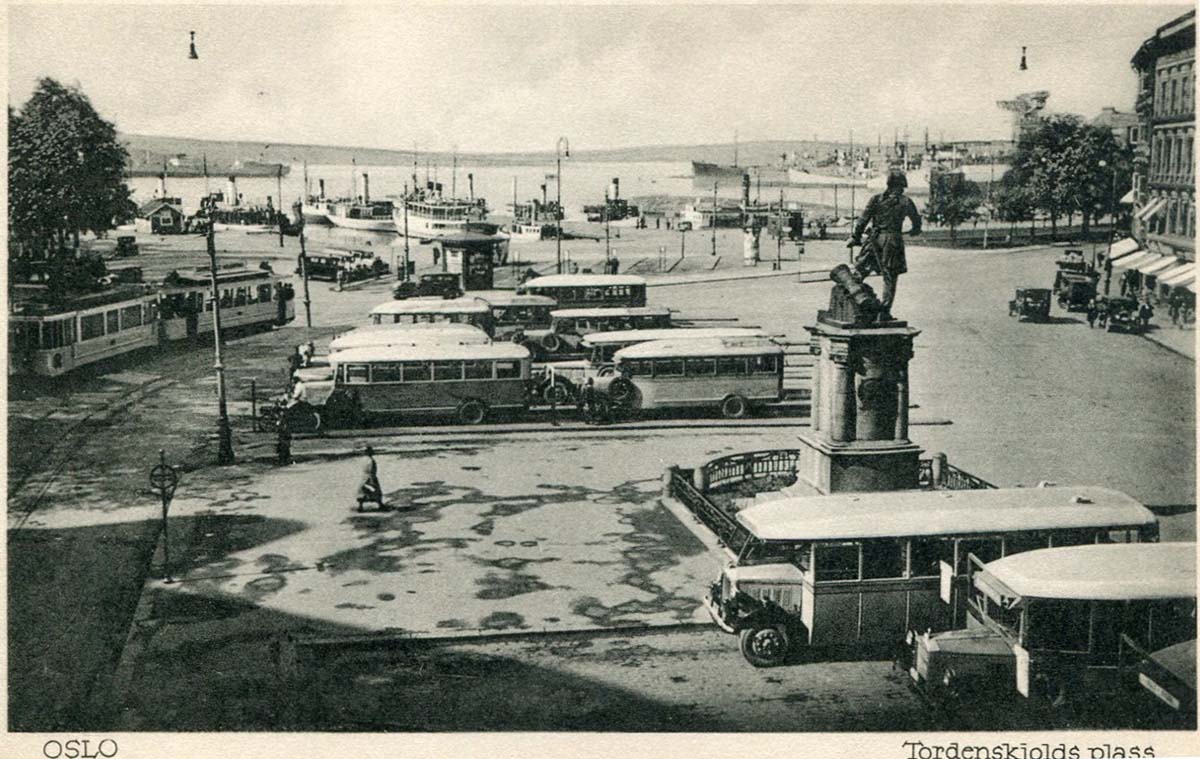 Oslo (Kristiania, Christiania). Tordenskiold Square - buses, tram and ships