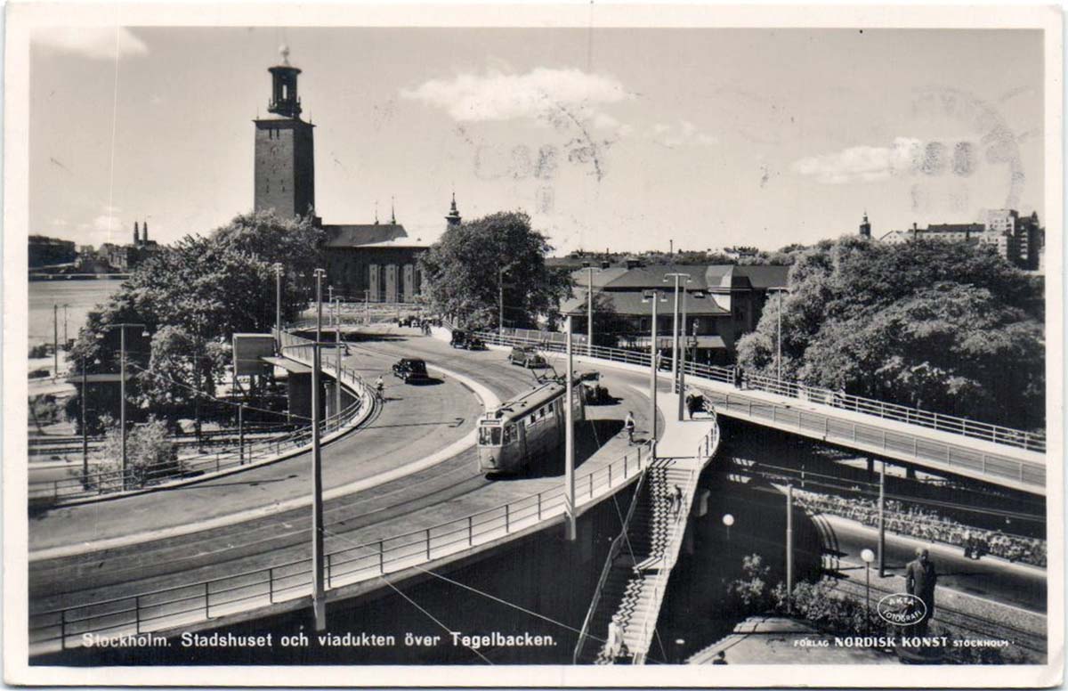 Stockholm. Stadshuset och viadukten över Tegelbacken