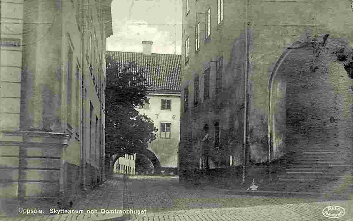 Uppsala. Skytteanum och Domtrapphuset