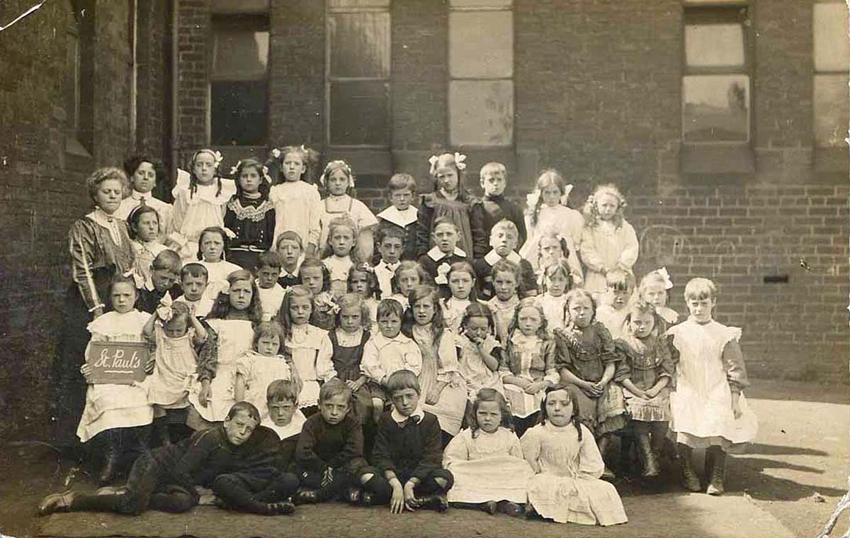 Oldham. St Paul's, Classroom Group