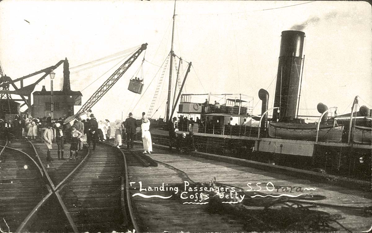Coffs Harbour. Jetty, landing passengers from the SS 'Orara'