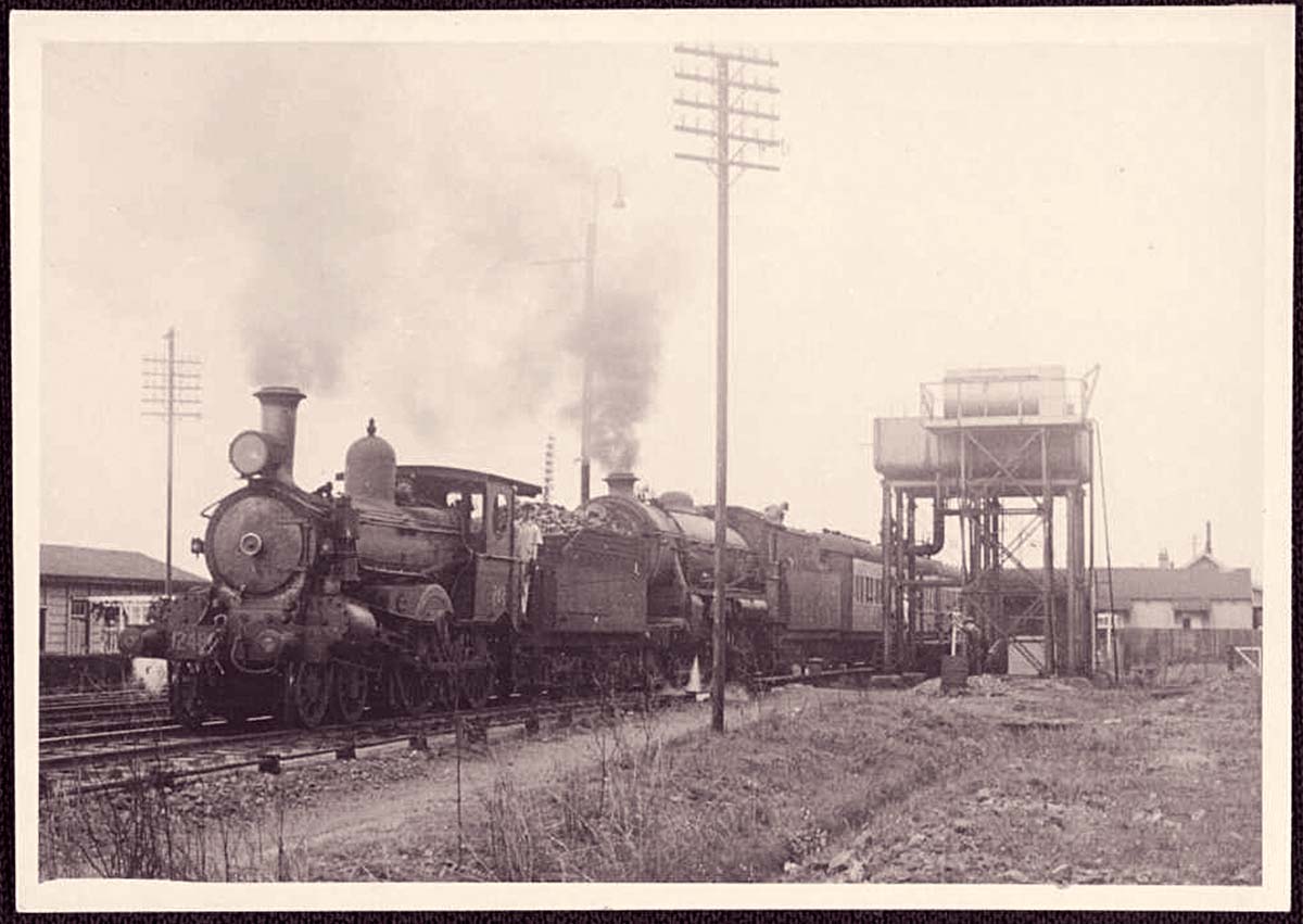 Grafton. Brisbane express at South Grafton, October 1947