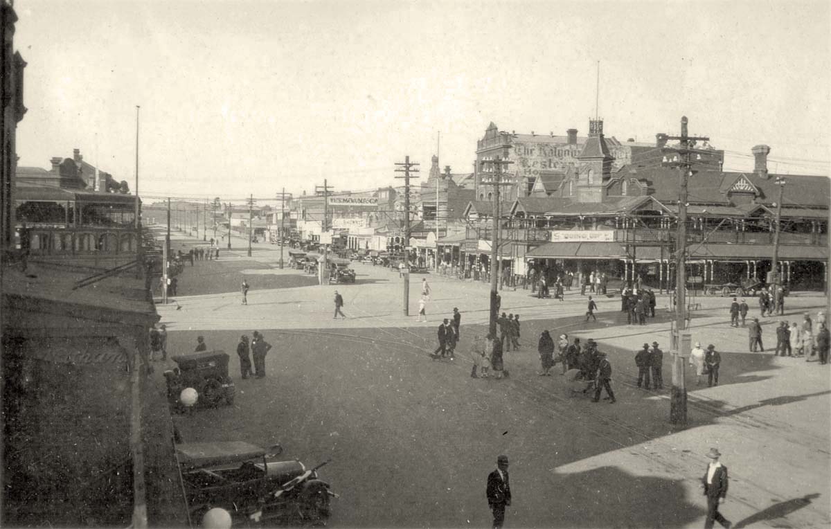 Kalgoorlie. Hannan Street, Exchange Hotel (right), 1930
