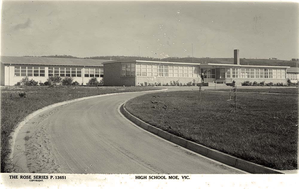 Latrobe (La Trobe). Moe - High School