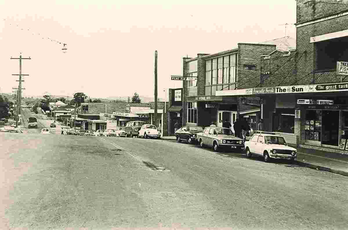 Lake Macquarie. Morisset - Main Road