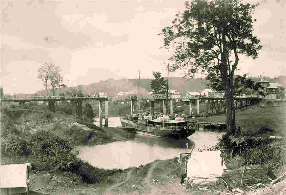 Lismore. Bridge over Richmond River