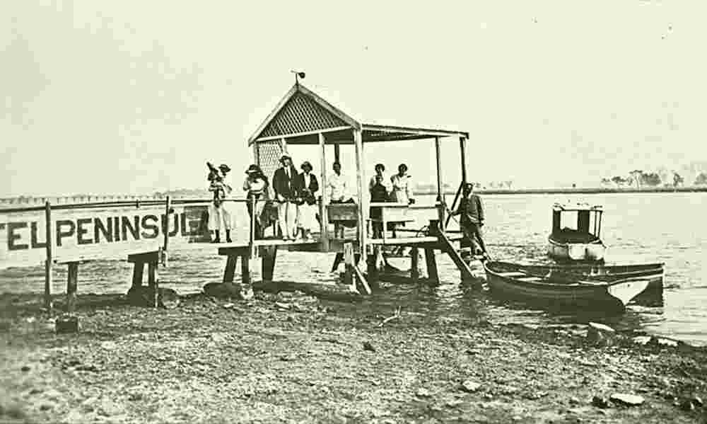 Mandurah. Jetty at the Hotel Peninsula, 1919