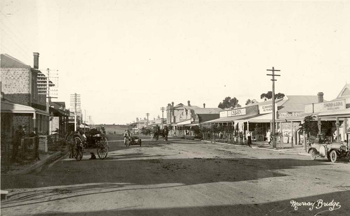 Murray Bridge. View of the Bridge Street, 1924