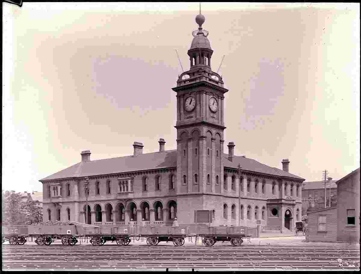 Newcastle. Customs House, Wharf Road, 1900