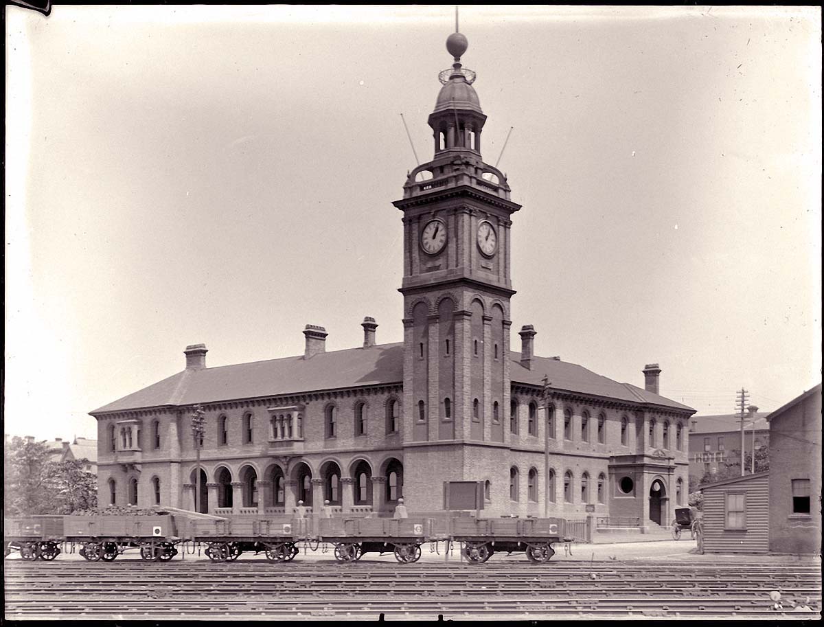 Newcastle. Customs House, Wharf Road, 1900