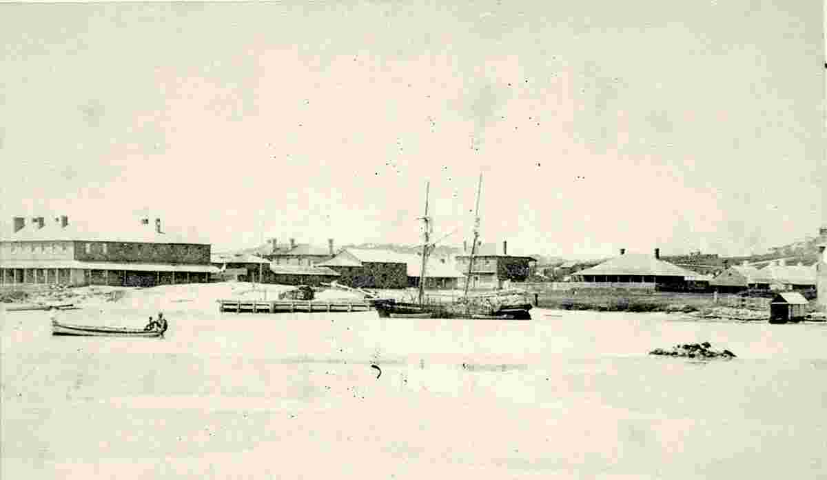 Port Macquarie. Wharf, showing old Royal Hotel