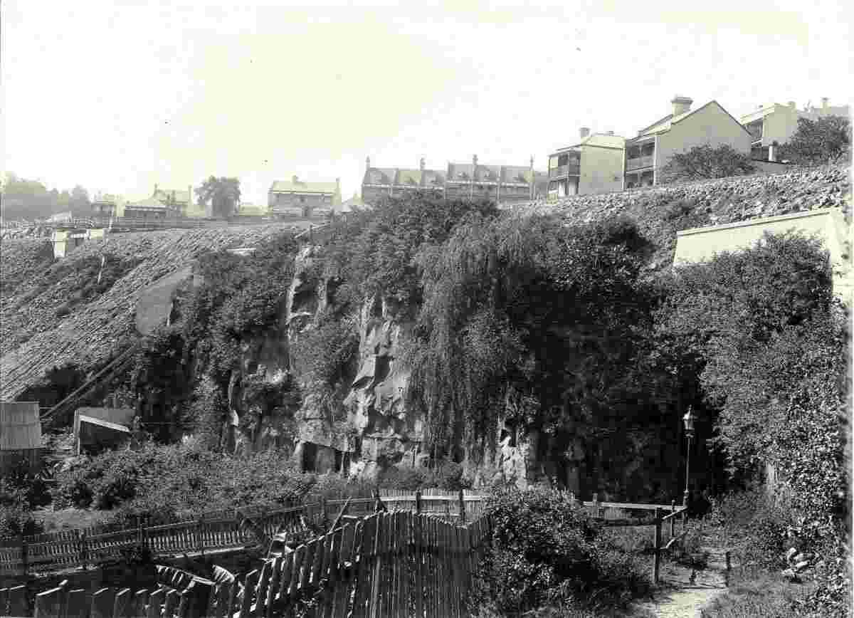 Sydney. Munro Street, Berry Bay
