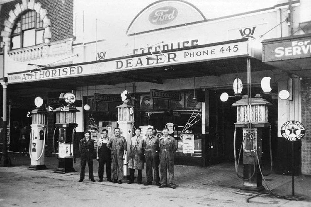 Tamworth. JT Fossey garage, circa 1950
