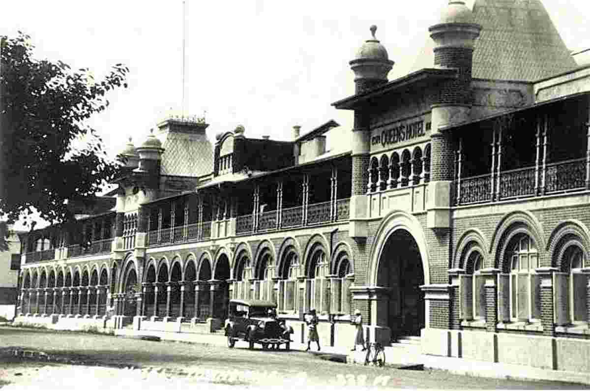Townsville. Queens Hotel building