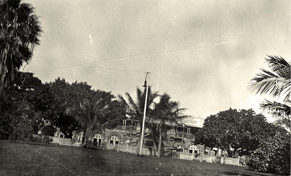 Townsville. Queens Hotel