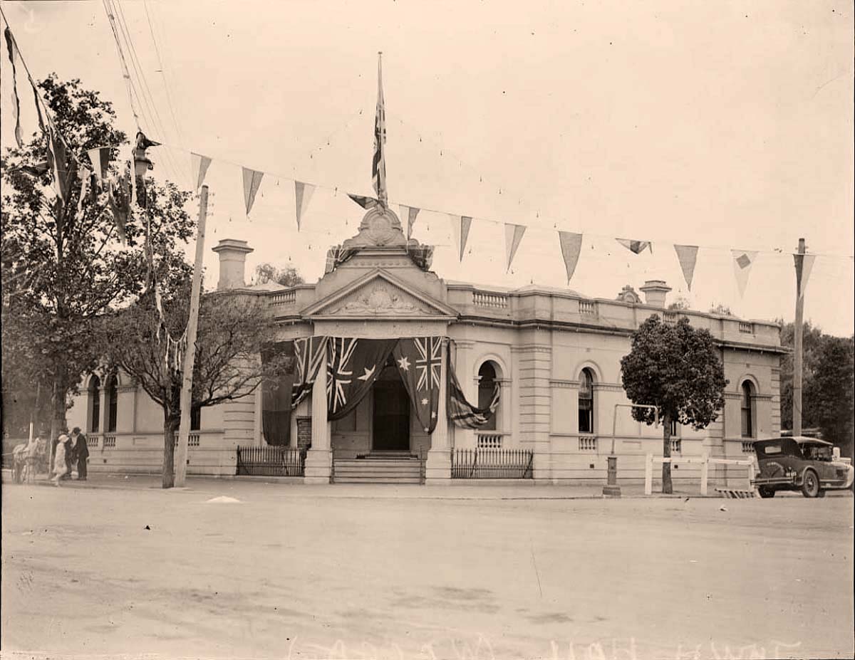 Wagga Wagga. Town hall decorated with Australian flags, circa 1920
