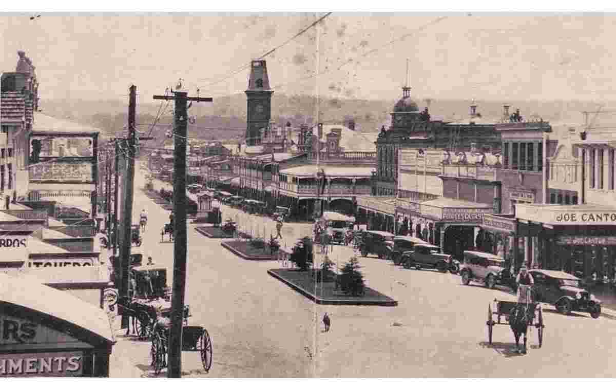 Warwick. Centre of town, business district, 1932