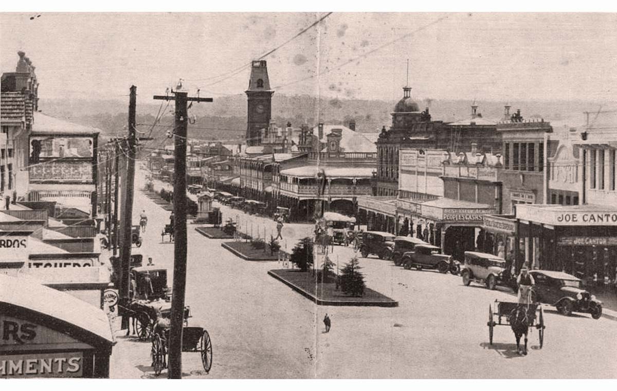 Warwick. Centre of town, business district, 1932
