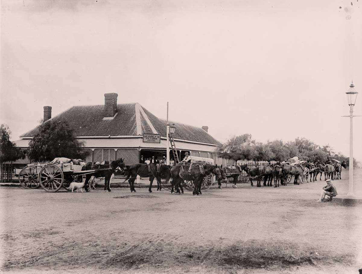 Warwick. Devaney's Victoria Hotel, circa 1900