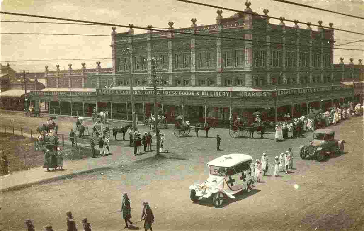 Warwick. Street parade passing Barnes Drapery, King Street, between 1916 and 1918