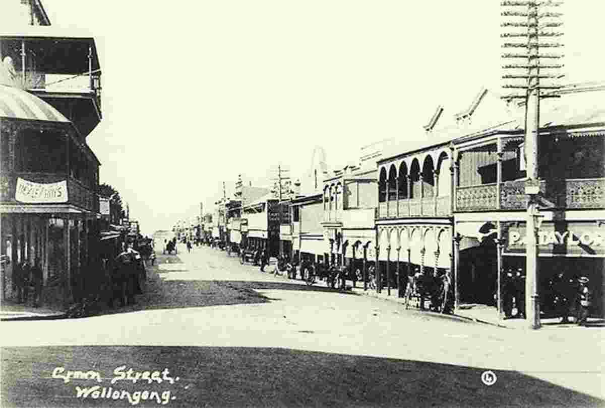 Wollongong. Crown Street