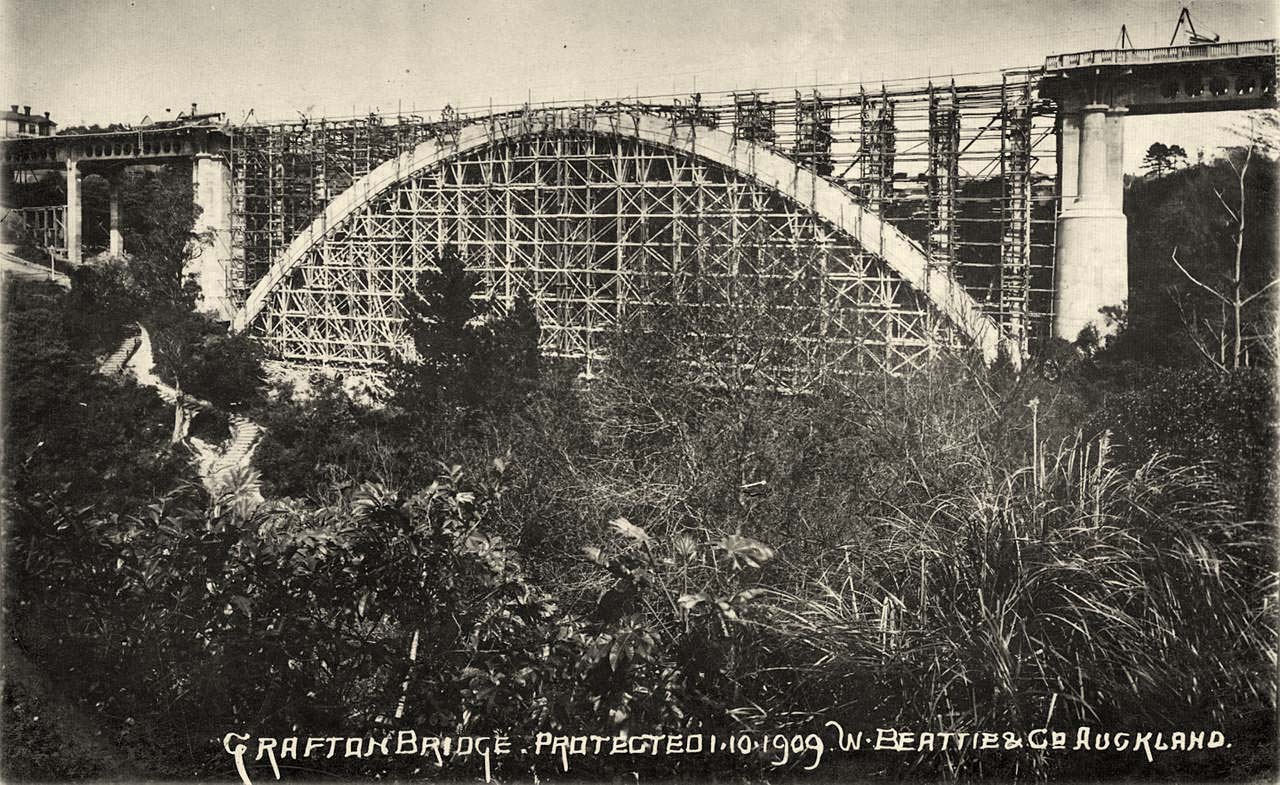 Auckland. Grafton bridge during construction