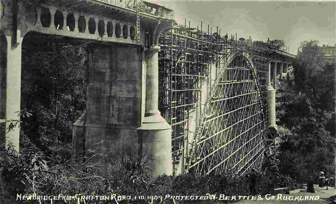 Auckland. Grafton bridge