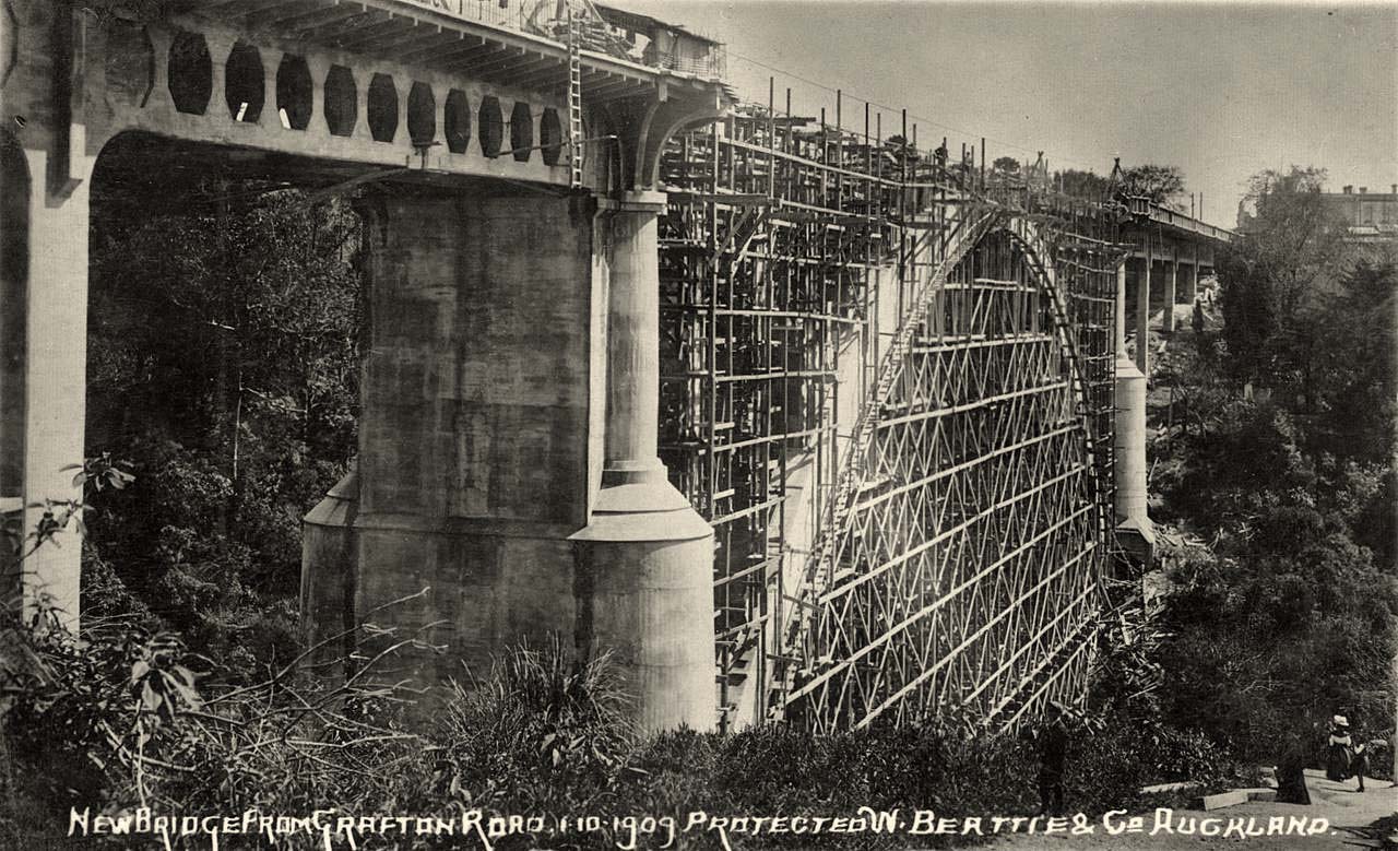 Auckland. Grafton bridge during construction