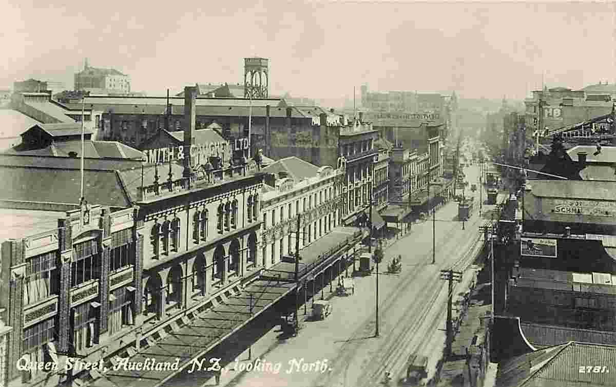 Auckland. Queen Street, looking North