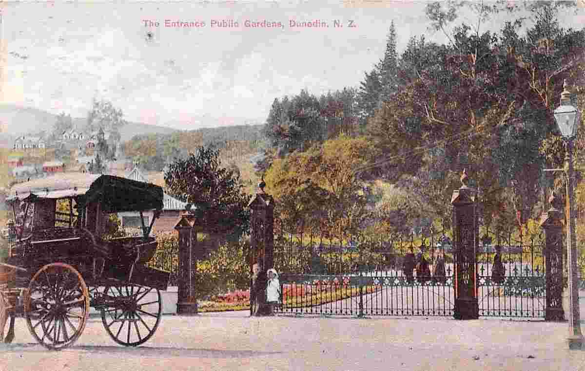 Dunedin. Entrance to Public Gardens